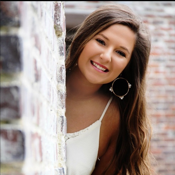 Meet your Posher, Emily - Picture 1 of 1